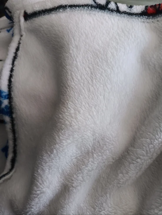 Hello Kitty Throw Blanket White Blue Apple Milk Print 38x56 Soft Fleece Sanrio - Picture 3 of 3